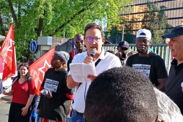 Intervention de Thomas Dessalles avec les travailleurs sans papiers devant la préfecture de Créteil