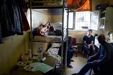 Image de l'Observatoire International des prisons pour l'article de Créteil citoyenne de : Le bilan carcéral catastrophique et inhumain de Macron : 69 430 détenu·es au 1er mars 2017 / 89 446 détenuEs au 1er juillet 2026